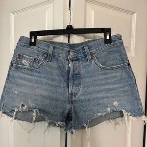 Levi 501 jean shorts size 28 new condition